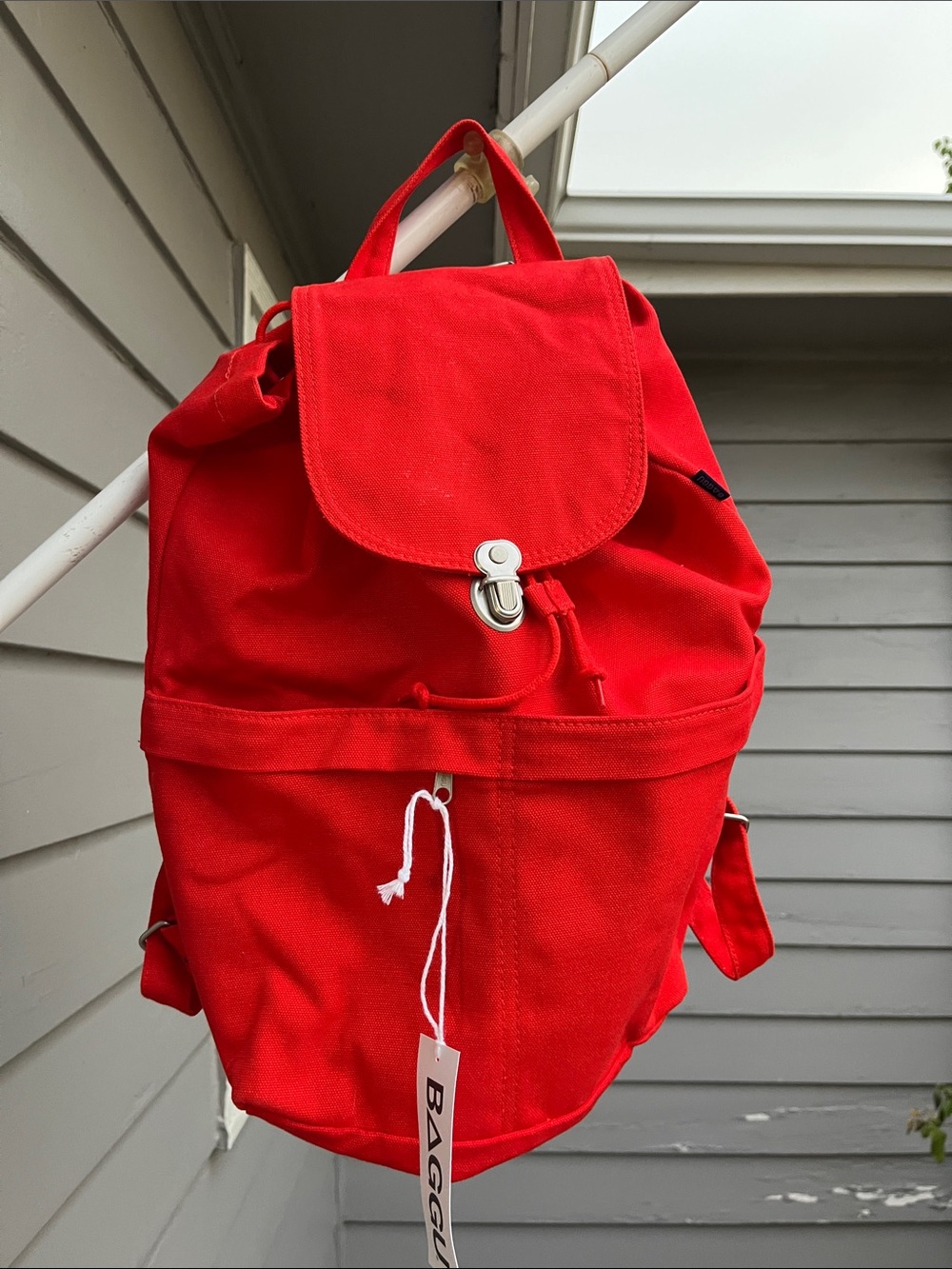 BAGGU Bright Red Canvas Backpack with Flap - Picture 3 of 4